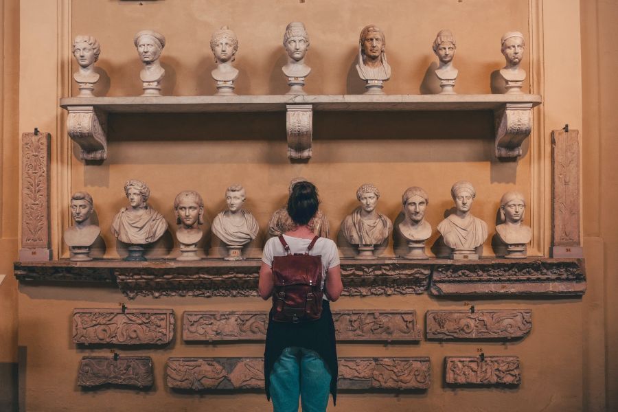 Archaeological sites and Museums testing audiences: Human-centered design tools for Heritage professionals.